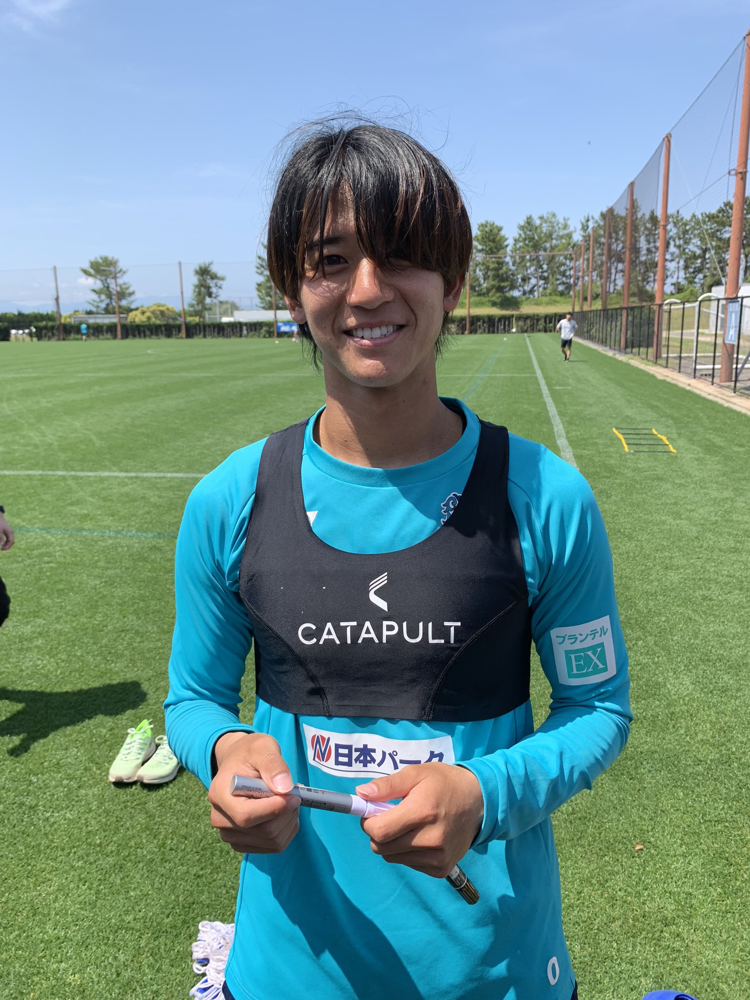 アビスパ福岡　佐藤凌我選手　YONEX 　Mサイズ 2人とも上手すぎる」J1福岡FW佐藤凌我の吸い付くようなトラップ