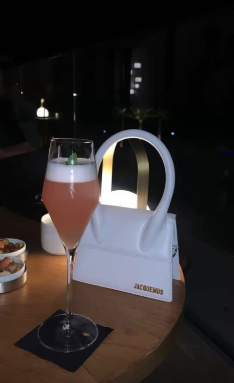 There is nothing that a glass of cocktail cannot solve.☺🍷