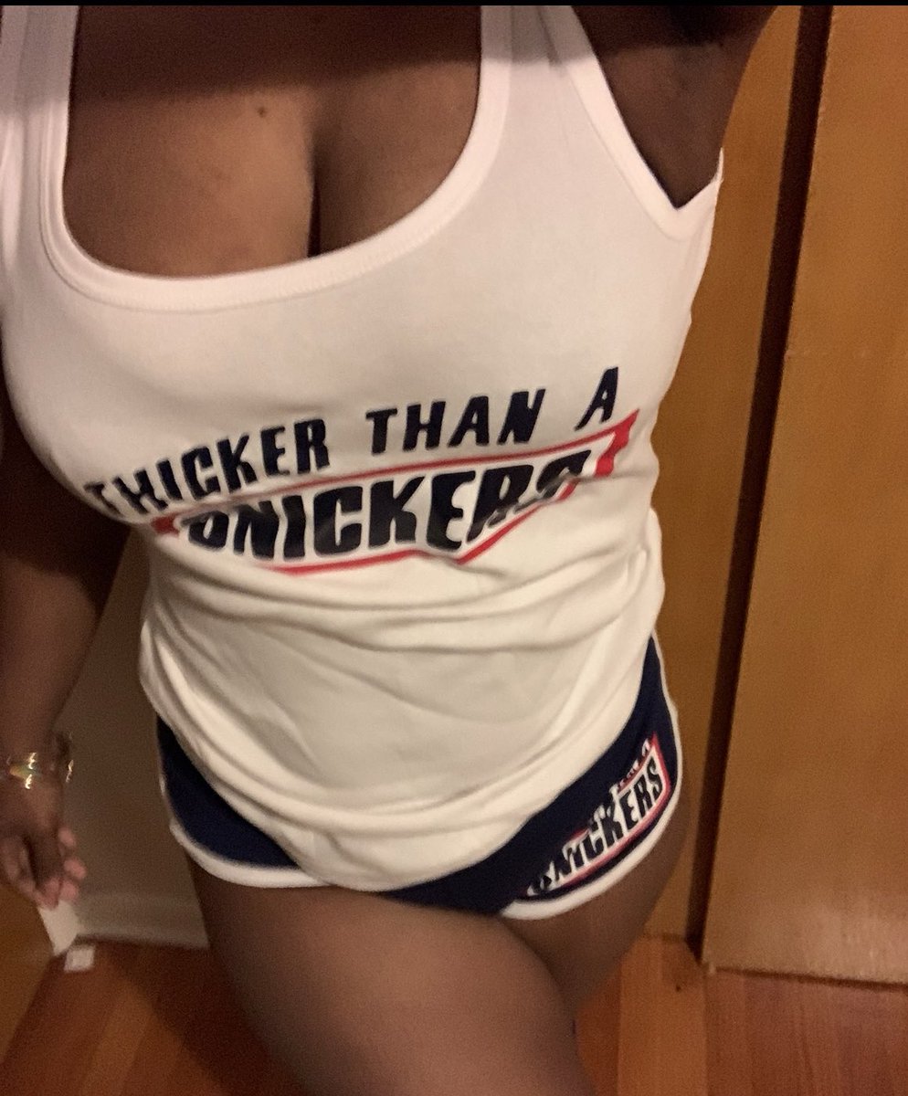 PrincessFoxieK's tweet photo. Should I sleep with this on or off 🤔 https://t.co/vq8nRX8uXe