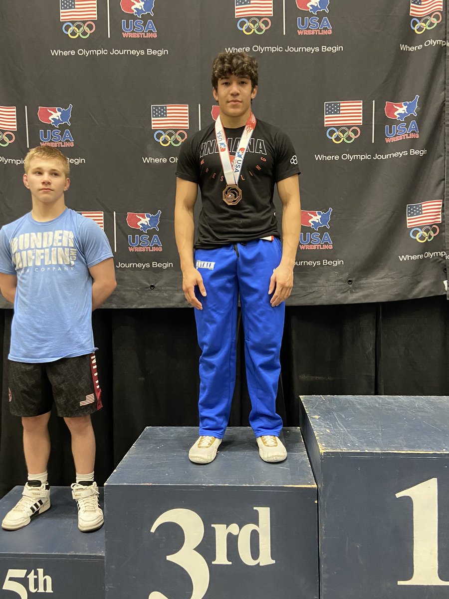 Central Regionals was good to the Royals! 3 more punch their tickets to Fargo! Landon Hicks and Aidan Smalley both take 5th at 182 and 113 and Nick Anderson (pictured) nailed down the Bronze at 126. They’ll join TJ, Fanta, and Em in North Dakota this July!