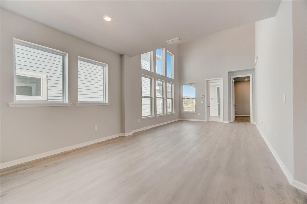 DavidWeekley's tweet photo. Make a distinguished first impression from the front door and offer superb comforts for quiet evenings together in The Zeppelin. Explore more: https://t.co/2NA3NJgzSh
#NewHomeowner #Home #HowYouHome #DavidWeekleyHomes https://t.co/Ihx268D62H