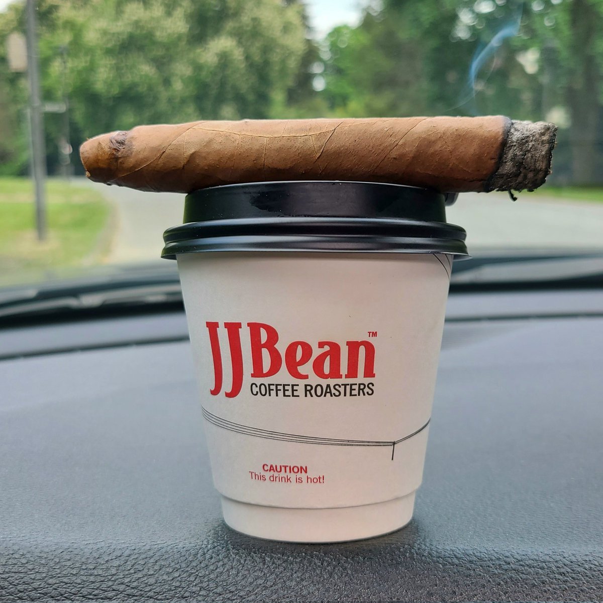 A custom rolled cigar from my private stock and a Colombian coffee from JJ Bean at Granville Island. #2000cigars #2000cigarsdelivery #customrolledcubancigar #jjbeancoffee #colombiancoffee #granvilleisland #myhabanosmoment #cigarlover