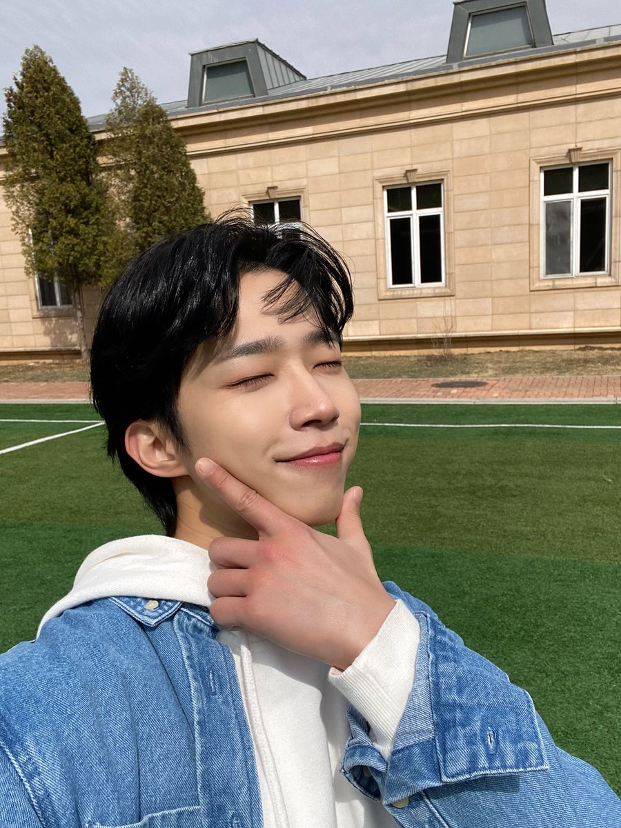 NFlyingofficial's tweet photo. [📸] 서동성 대신 전해드립니다.

월요일을 맞이한 엔피아에 한 마디
ㄴ 월요일 화이팅!😉

#NFlying #엔플라잉 #서동성 #SeoDongSung https://t.co/7erKyuJrjz