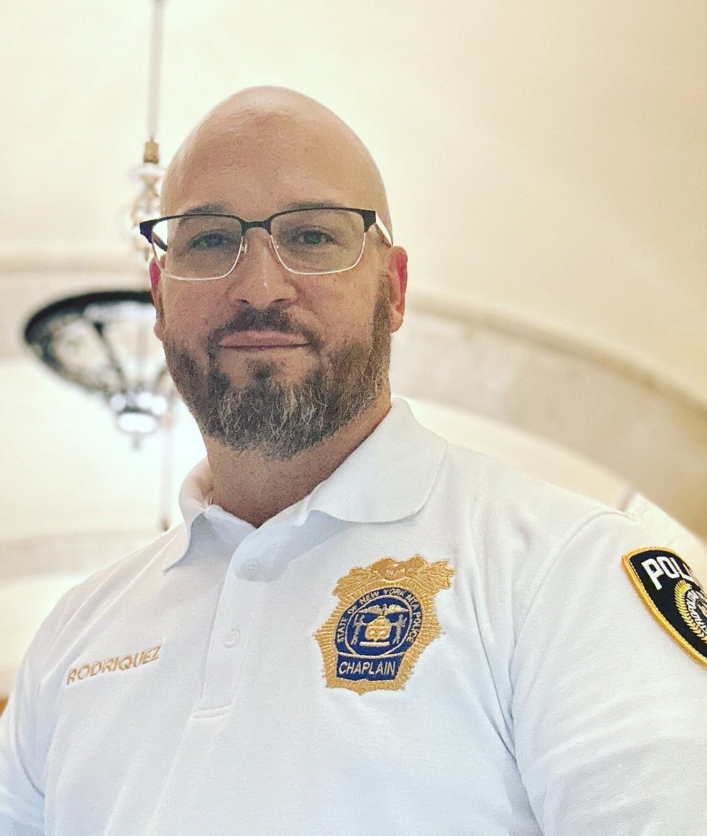 frjohnpax's tweet photo. It was a great day visiting my District today. It is an honor to be greeted with so much love and appreciation by the Officers in District 5. Let us keep our Public Servants and their families is prayer.
#MTAPD #MTAchaplains #kelmyrodriquez #FrJohnPax https://t.co/wQcqbuYxLS