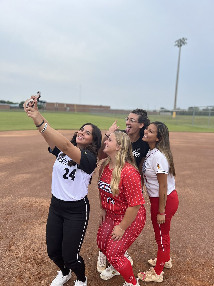 dfw_martinez's tweet image. Sneak Peak ‘23 Summer Uni Combos #2FLY #GASGIRLS #FCDFWMTZ #ALLGAS #FIRECRACKERSOFTBALL