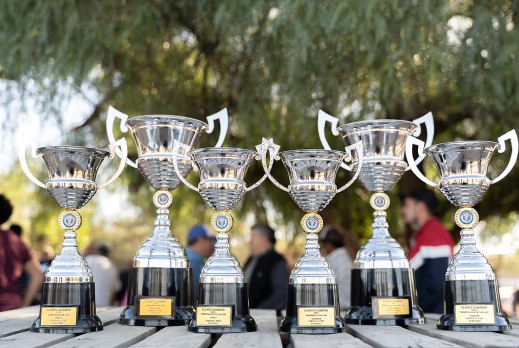 ✳️ Compartí un Domingo a puro Turf y Carreras Cuadreras junto al equipo.
✳️ Tuvimos la dicha de premiar a los  Ganadores del " Clasico Gobierno de San Luis" y "Gran Clasico Municipalidad de San Luis", realizado en las instalaciones de la Cancha del Sr. Paez.
#sanluislaciudad