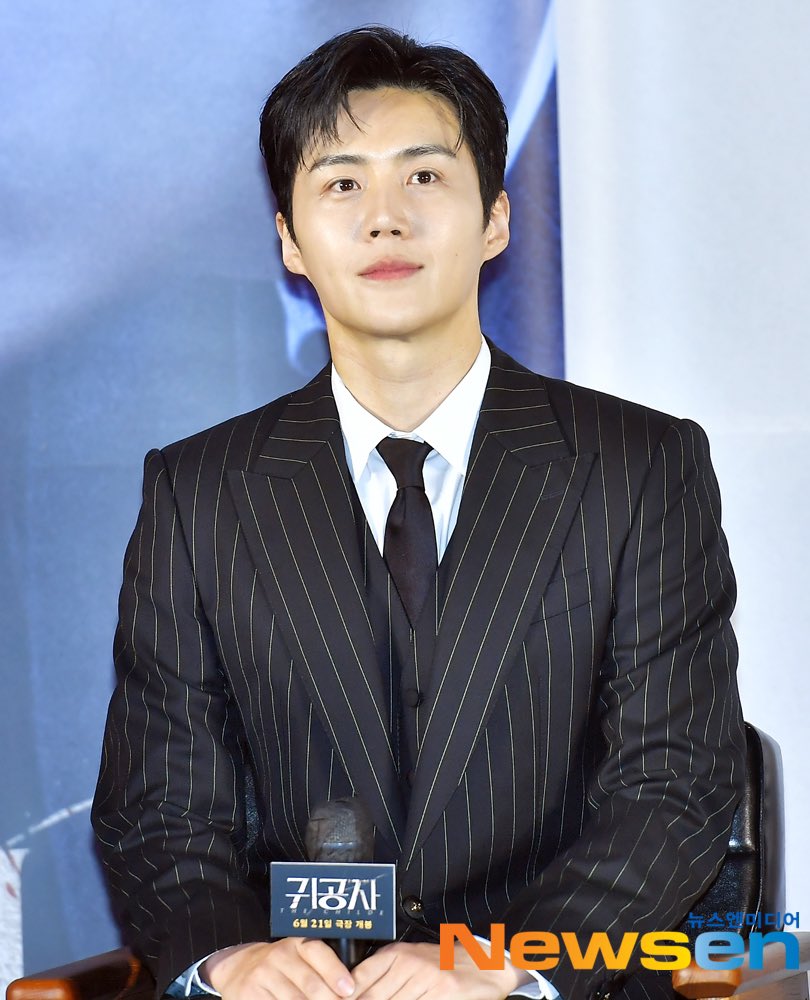 urme06's tweet photo. First Look For Nobleman #KimSeonHo in the #TheChile Presscon

#KimSeonHo #김선호 #TheChilde https://t.co/kg76XE6v8W