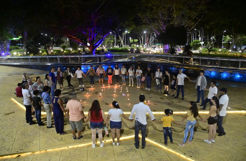 mciradiofm's tweet photo. A esta hora se lleva a cabo una velatón en la plaza principal de San José del Guaviare con el fin de pedir por la vida de los 4 menores desaparecidos en la selva del Caquetá y Guaviare. https://t.co/uAHtllxVug