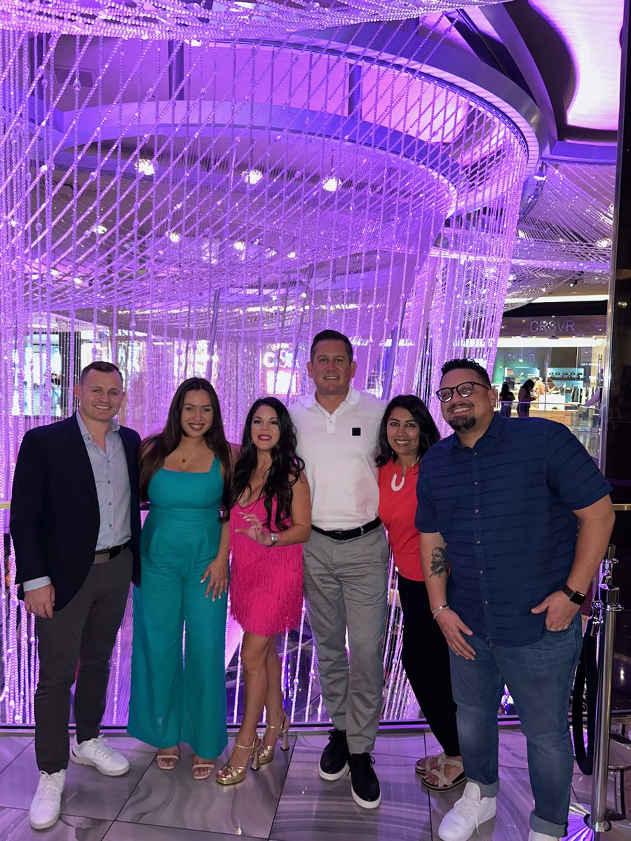 AnjeeSolankiCRE's tweet image. Enjoying the day before ICSC kicks off with the @Colliers Orlando team!

#ColliersRetail #ICSC #icsc2023
