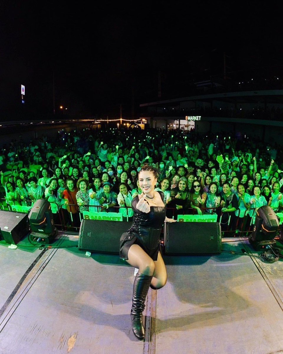CaguilarFanpage's tweet photo. ขอบคุณชาวสุรินทร์ที่ให้การต้อนรับอย่างอบอุ่นมากนะคะ ช่วยกันร้องช่วยกันเต้นตลอดทั้งโชว์ถึงแม้ว่าอากาศจะร้อนมากๆ 😅🔥🔥🔥และขอบคุณเจ้าภาพบีและทีมงานทุกคนที่ดูแลกันอย่างดีมากๆ นะจ๊ะ 🥰🙏🏻❤️ #bmarket #surin

From @c_aguilar on Instagram

ติ๊นา คริสติน่า
#ChristinaAguilar https://t.co/sV1cJkEKMS