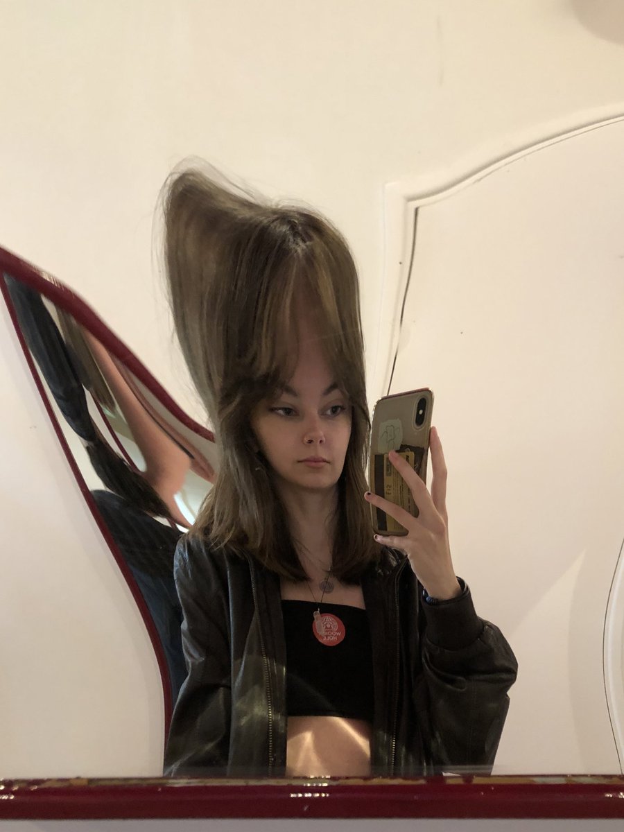 kysi4n's tweet photo. hi guys here’s some pics of me in case u forgot what i look like #nofiltr https://t.co/YbkaeyN82G