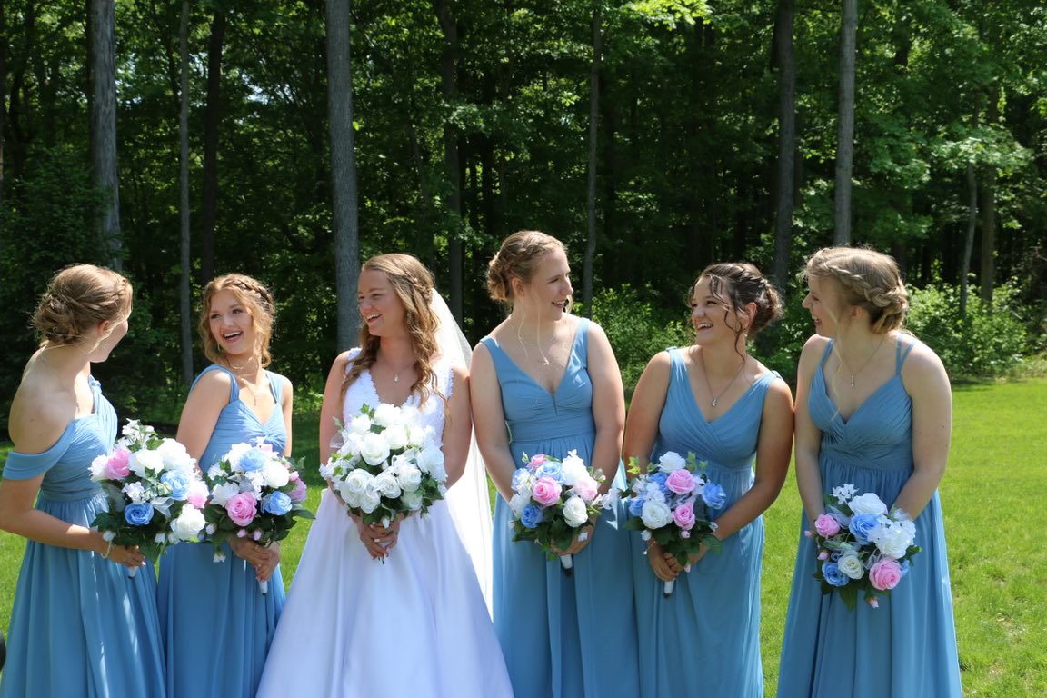 nicole_vorst's tweet photo. My beautiful sister is finally married! The perfect wedding for the perfect bride 🤍 https://t.co/ICdl3WVWDP