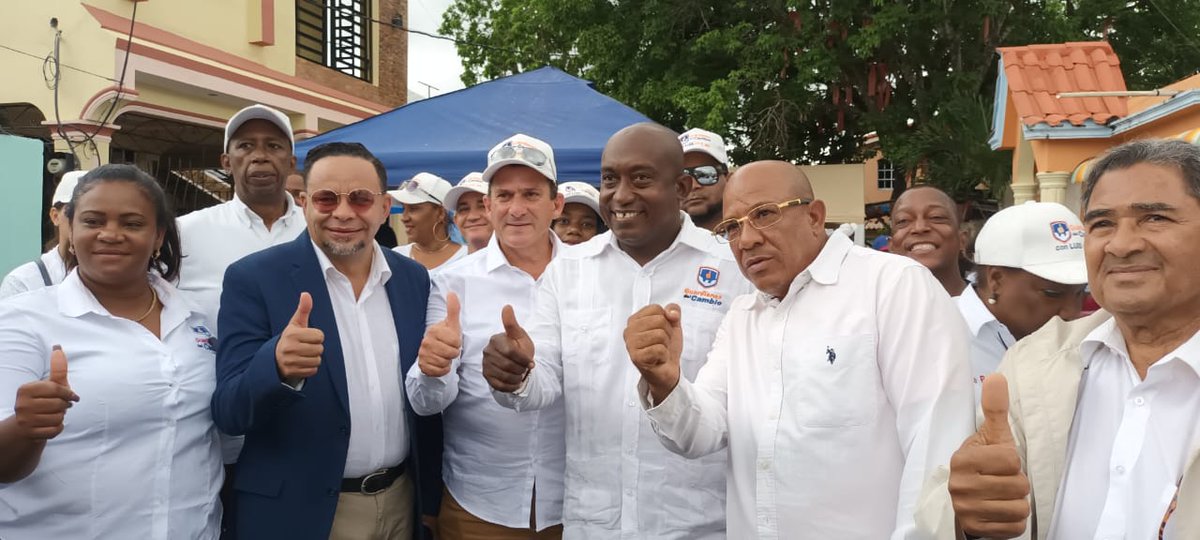 GuardianesSomos's tweet photo. Con mucho éxito quedo inaugurado nuestro local en Hato Mayor del Rey, seguimos creciendo y fortaleciendo nuestro apoyo para que sigamos #4añosmas.
Unidad de Apoyo al presidente @luisabinader 
@eddyguerrerocastillo https://t.co/bEPFGMrJ3o