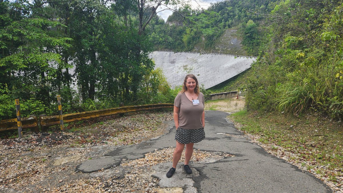 Last week was bitter sweet visiting the .@NAICobservatory where I got my start in planetary science

It was great being with #TeamRadar & others who have worked with & love this facility

Also renews the utter disappointment w/the .@NSF decision to end AO science

#rebuildarecibo