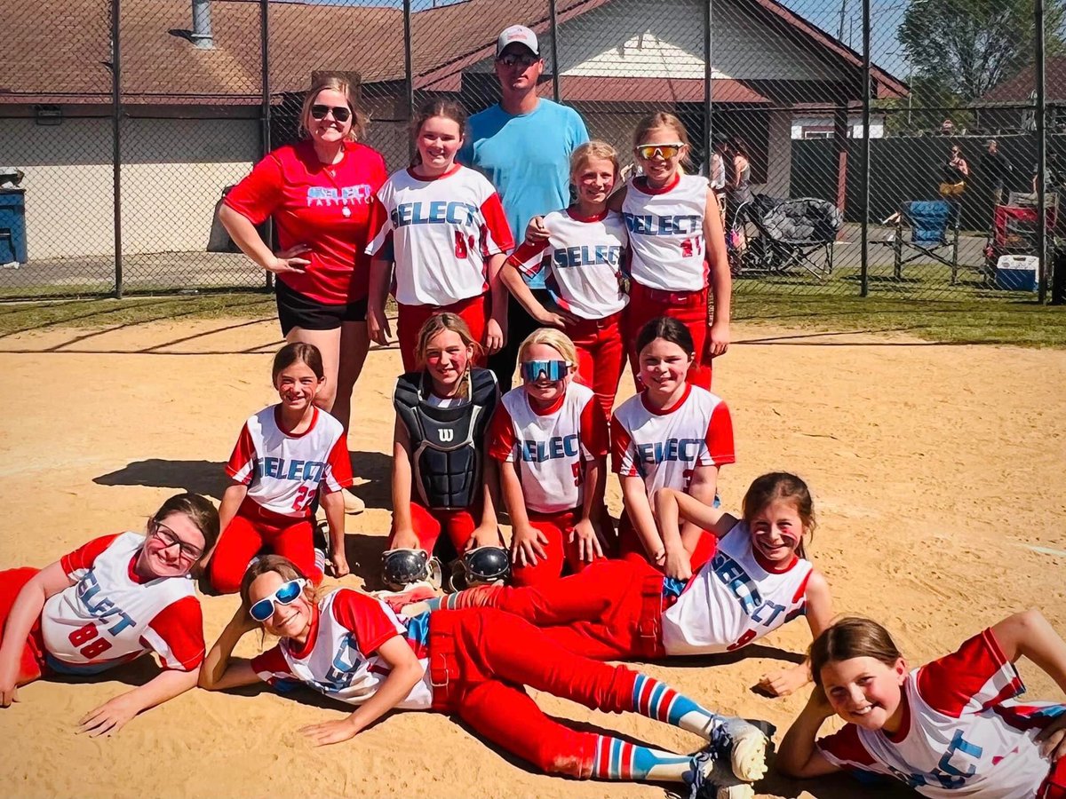 9U IL Select started off 0-3 in pool play, entered today as the 7th seed and proceeded to win the first 2 games in bracket against the 2 and 3 seeds to head to the championship game. This team battled through and came in second in a very competitive tournament. Way to go ladies!!