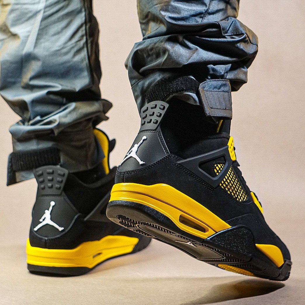RepKicksRU's tweet photo. This offering of the Air Jordan 4 will be arriving in its OG shape featuring a Black nubuck upper paired with Yellow contrasting accents throughout. White Jumpman logos atop a solid Black rubber sole completes the design. https://t.co/vXBB2ue2mx
