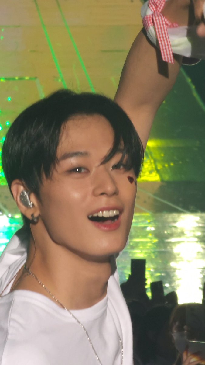  On Twitter how Breathtakingly Beautiful Is He Up Close 