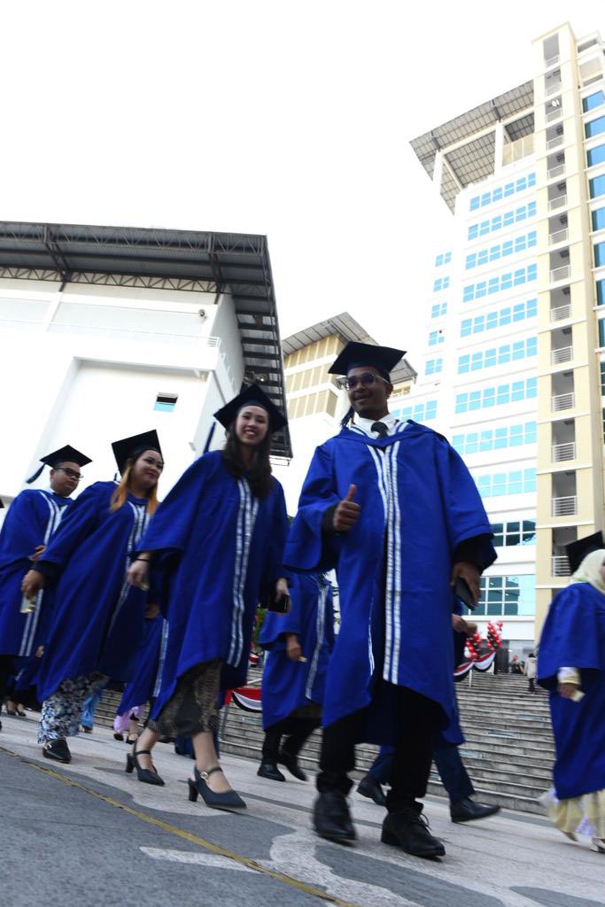 MohdShukriYajid's tweet photo. Delighted to welcome all families and friends celebrating the success of our @MSUcollege 25th Convocation. None of today's success is possible without the support &amp; sacrifice from everyone. @MSUmalaysia #Graduasi25 https://t.co/4QI9wFE30l