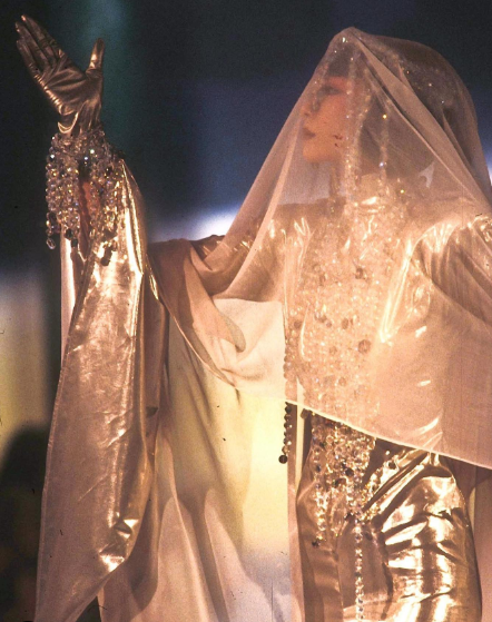 Phyllis67411326's tweet photo. Thierry Mugler fall 1983 RTW #fashion #ThierryMugler #VOGUE #runwaymodel #modeling https://t.co/Rqcoe9ltgZ