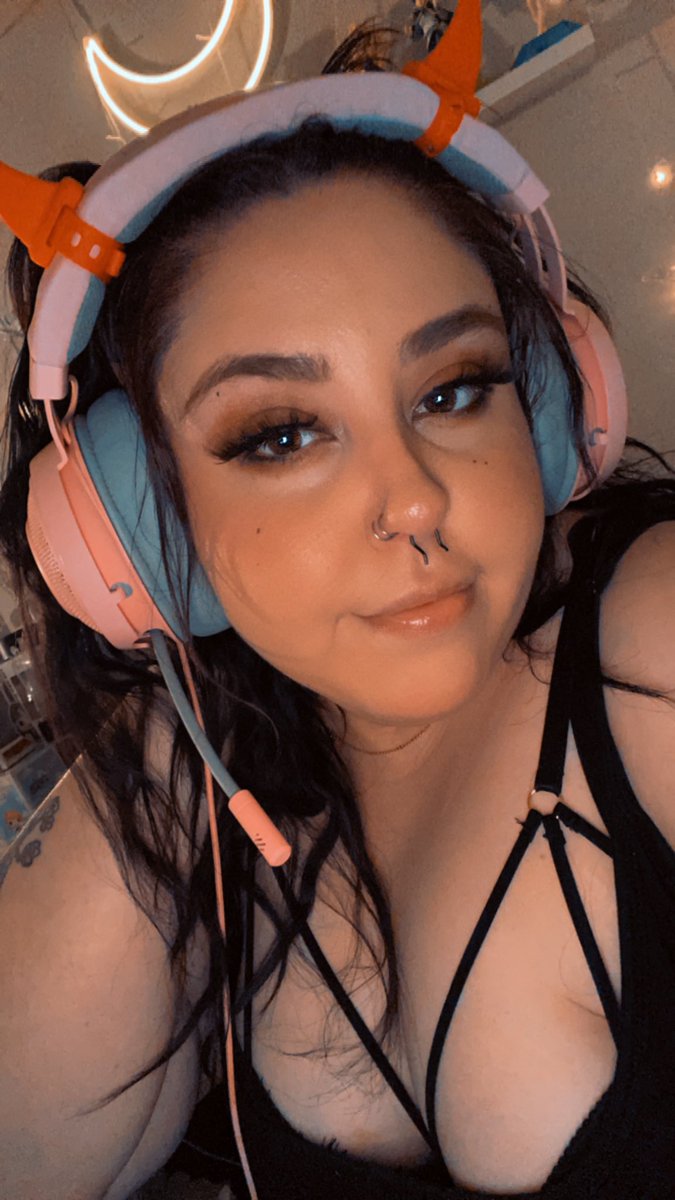 WhiteFox106 tweet media