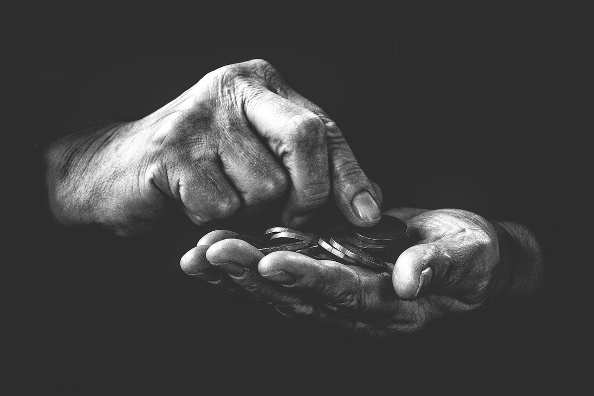 thecuriousecon1's tweet photo. 💸🔍 #EconTermOfTheDay: "Income Inequality" 📊🏦 The uneven distribution of income within a population. A key topic in discussions about economic fairness. Stay tuned for more easy-to-understand economic terms! #EconomicsForEveryone https://t.co/xCrVijzTu8