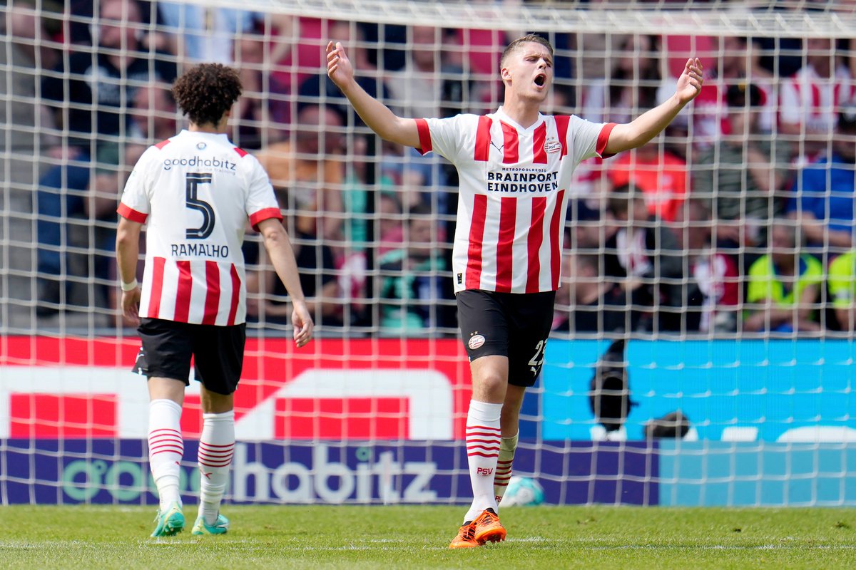 En toen was het opeens toch weer hommeles....😩

Vragen voor in de podcast van vanavond? Stel ze vooral.