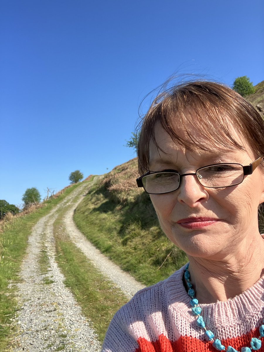 trudydavies1964's tweet photo. Beautiful weekend weather in Mid Wales, could see for miles on top of the hills on the Radnorshire / Montgomeryshire border 
#Threemilesadayinmay 
#RBLI #TommyClub 🌺 
#RoyalBritishLegionindustries #RBL 
#RBLWS #lestweforget https://t.co/WH7lhCZZWq