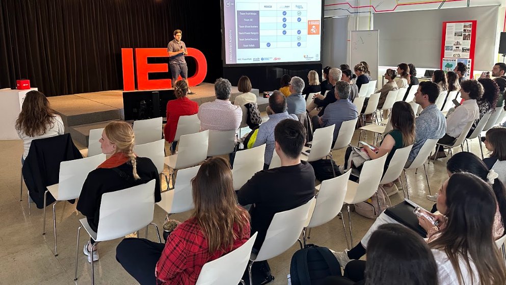 ATTRACTEU's tweet photo. This was the second round of the #CBI4AI program, and students collaborated with researchers from the ATTRACT R&D&I projects π, exploring their technologies and using them as solutions for the challenge π.
Get to know more π https://t.co/YIL5VM0TtU https://t.co/tZ28OKPCkv