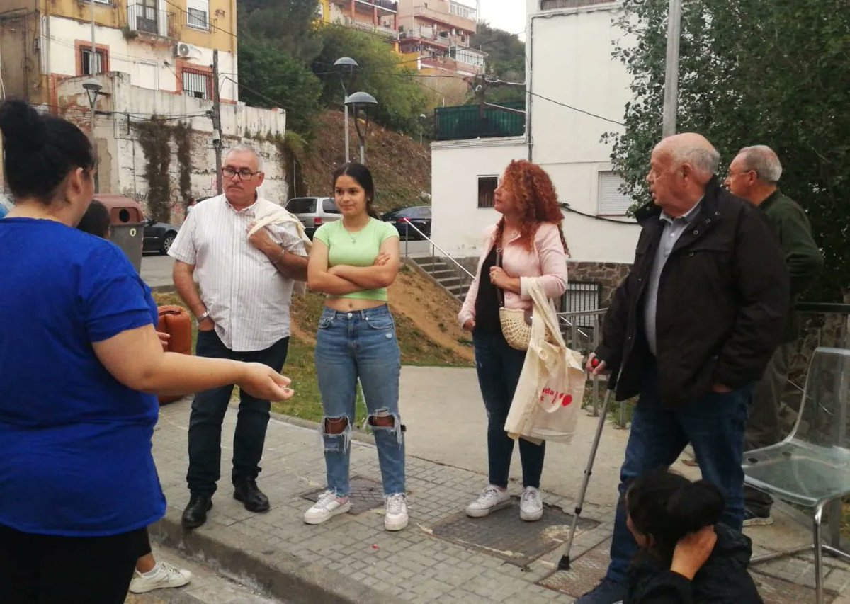PSCMontcada's tweet photo. 🌹Seguim explicant les nostres propostes per millorar la ciutat que estimem.
La tarda de dissabte varem estar a la Muntanyeta de la Font Pudenta. Escoltant als veïns i veïnes.
♥️Amb tu, #TransformemMontcada El 28 de maig #VotaSocialista
#BartoloAlcalde https://t.co/df0RrgvqUJ
