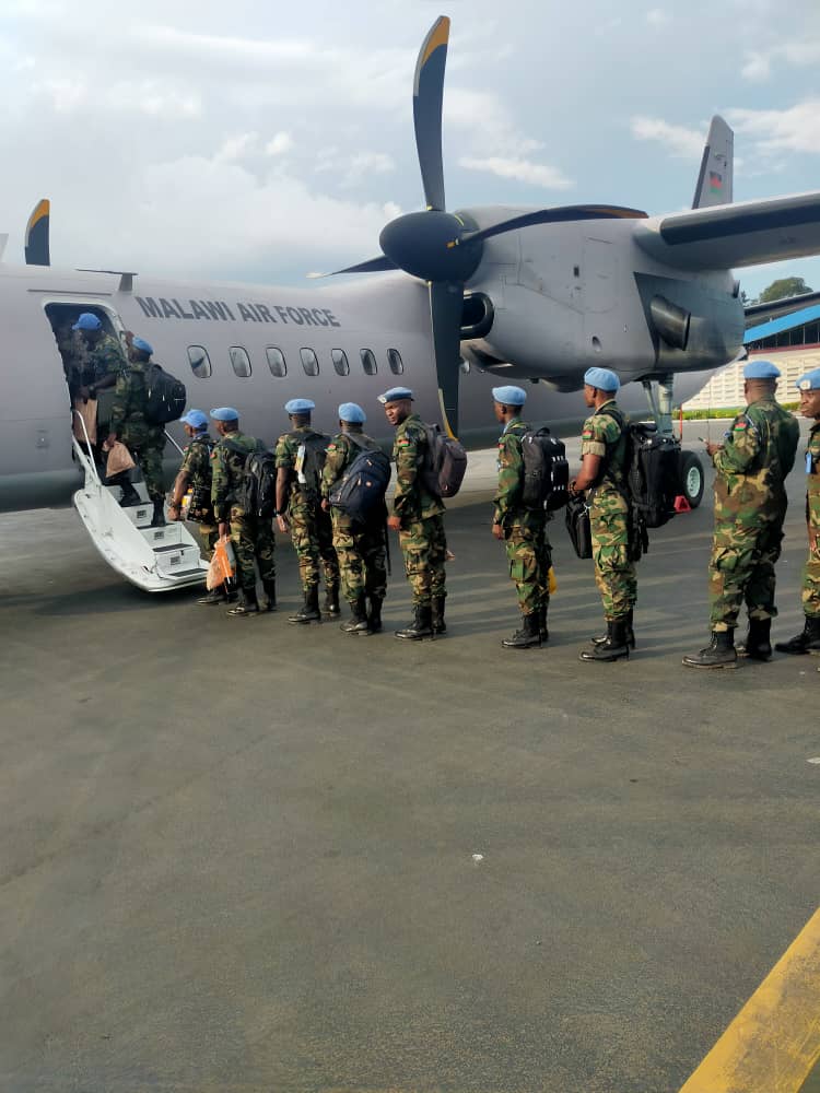 JarsieM's tweet photo. Some Malawi's troops over the weekend flew back home for rest and recreation away from the mission area, the Democratic Republic of Congo (DRC). Earlier, Malawi Defence Force used to charter planes for the troops but now they are using aircrafts Malawi acquired from China. https://t.co/XReT18rTzl