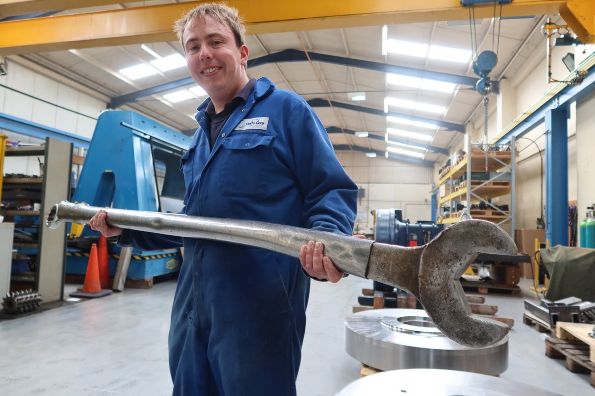 Producing enormous gears requires enormous tools - and they don't get much bigger than this 🔧😍

With external gears in excess of 2500mm in diameter, we always have the right tool for the job 💪

#GearManufacturing #Gears #Engineering #BritishSME #CNCGears #EngineeringLife