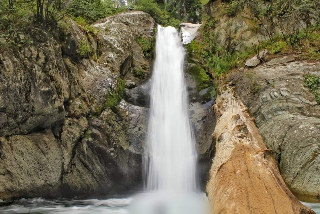 ChRoshanHussain's tweet photo. Few things about #Chatabal
In the South East of kashmir lies a Very beautiful "V" shaped valley
"Kuthar"Naturally designed very wonderfull located between the valleys of Kokernag &amp; Pahalgam
@OfficeOfLGJandK @manojsinha_  @DivisionalComm1 @DCAnantnag @DrJitendraSingh @drdarakhshan https://t.co/uGGYeLnFnr