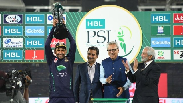 HomeCricInfo's tweet photo. #OnThisDay in 1987. Sarfaraz Ahmed was born in Karachi.

PSL Winning Captain ✅
Champions Trophy Winning Captain ✅
Under-19 World Cup Winning Captain ✅
Youngest cricketer to receive Sitara-e-Imtiaz ✅
#Cricket https://t.co/Fptz6Ikflf