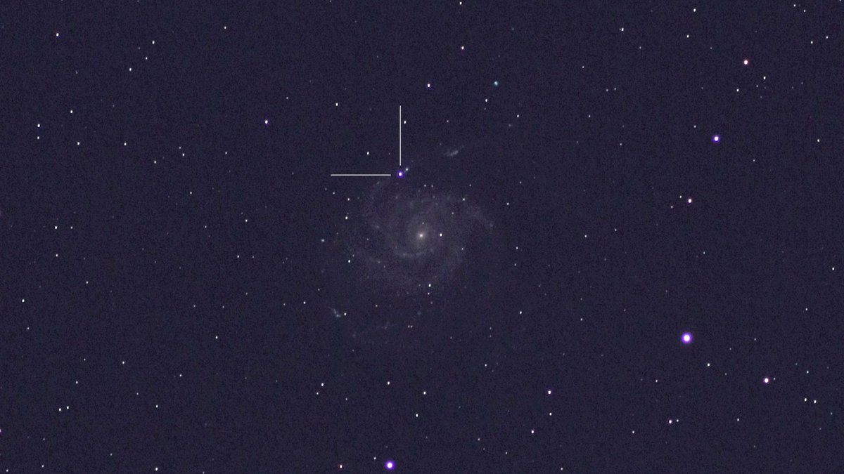 I managed to capture #supernova #SN2023ixf in the Pinwheel Galaxy last night. I've never done M101 before so I'm pretty pleased with the result.

52 x 20s exp at f/5.8, ISO-3200 with a Canon 250D through an Evostar 72ED on Star Adventurer mount.

#Astronomy #Astrophotography