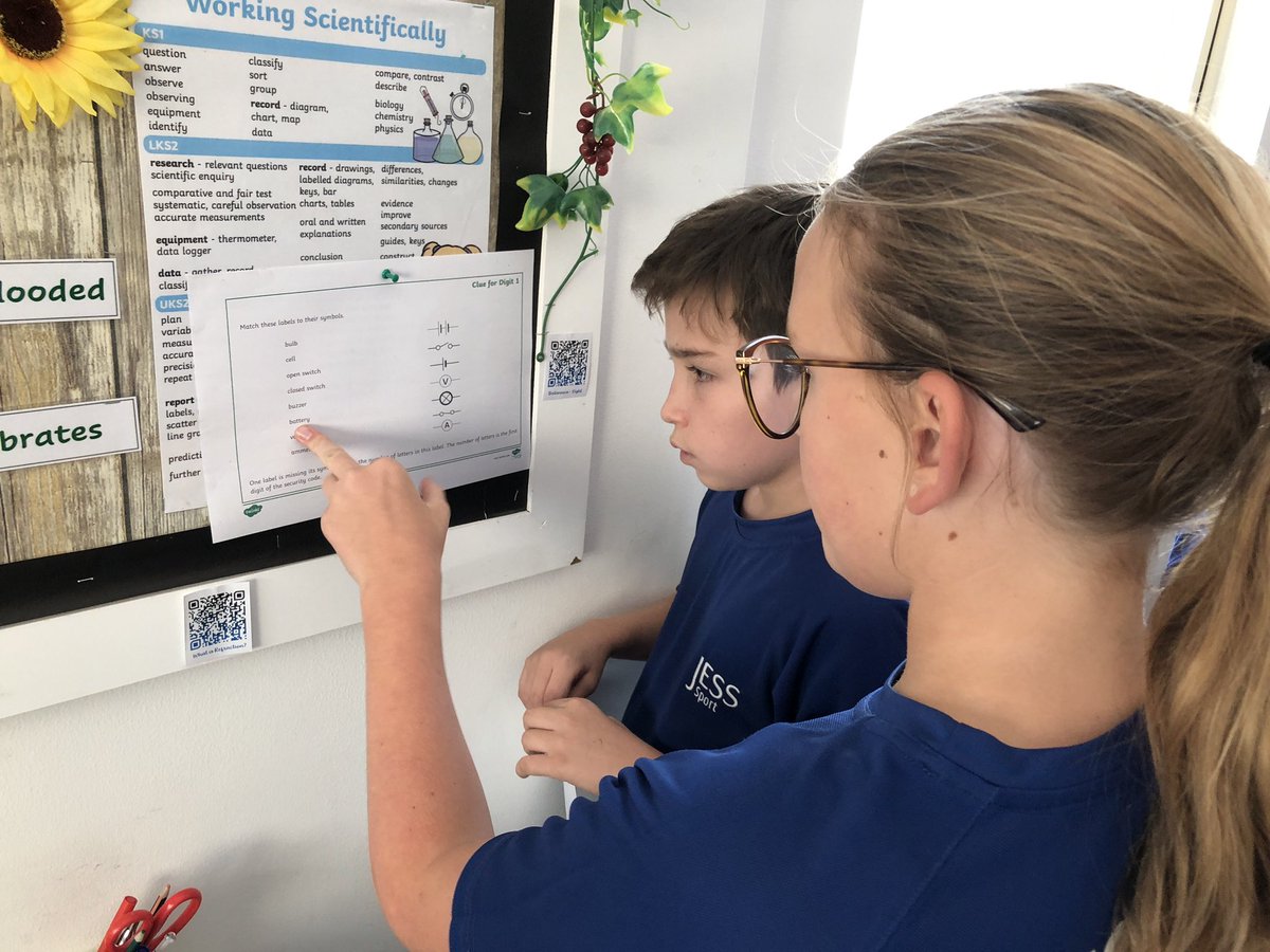 JESSPrimaryYR6's tweet photo. Revising our knowledge of electrical circuits and diagrams but solving clues to crack the code in an ‘escape room’!
Fun as we work as teams to try and escape!! #jesspriscience ⚡️⚡️💡💡🔌🔦🪫🔋⚡️⚡️ https://t.co/UaRRamtFmd
