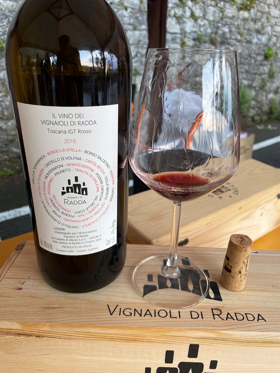 Familiar with this wine? All the wineries from Radda in Chianti combine their wines under this label (magnums only). 2018 was their first vintage, 2019 coming out in a month! Delicious!!