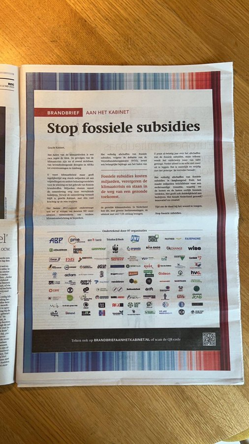 Wij zijn een van de 97 ondertekenaars van de brandbrief aan het Kabinet, die vandaag paginagroot in @NRC staat. Teken mee! Ook roepen we onze leden op om deel te nemen aan de solidariteitsdemo zaterdag 27-5 om 12:00 uur in Den Haag. #StopFossieleSubsidies! 
Het is nu of nooit.
