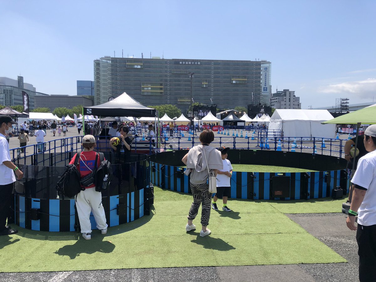 ICON52102663's tweet photo. 5月21日（日）#キメラゲームス　2日目⚽️

前日の曇り☁️から一転❗️真夏並みの快晴☀️の中の開催でした。

2日間で2.5万人以上の来場、すごい人で、2日間、朝から晩まで10時間、マシーンは動きっぱなしでした💦

#esaicon #ｉｃｏｎパスマシーン https://t.co/w0I1c0uCiL