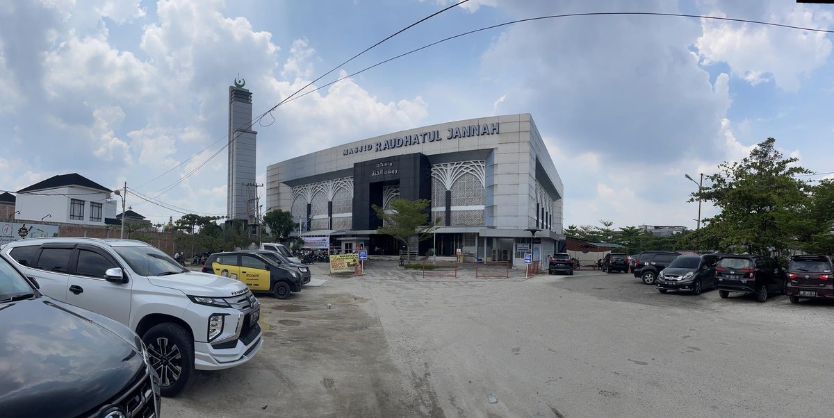 GerakDarma's tweet photo. #exploration #explore #seetheworld #ramadhan2023 #mineralexploration #lovemyjob #masjid #mosque #MasjidRaudhatulJannah #pekanbaru #riau #sumatra #indonesia #visit #holymonthoframadan #beautifulmasjid https://t.co/k686YA0wkJ