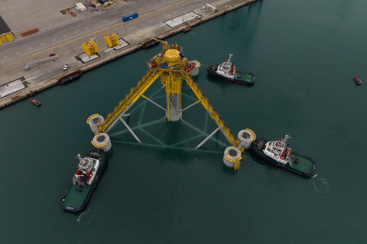 EDF_power's tweet photo. [#EolienEnMer] Opération réussie ✅ !

🌊Le premier flotteur du parc éolien en mer flottant Provence Grand Large a été mis à l'eau ce week-end !

➡️Une opération impressionnante qui marque une nouvelle grande étape dans le développement de l’éolien en mer flottant en France 🇫🇷 ! https://t.co/nAIbLhRdKT