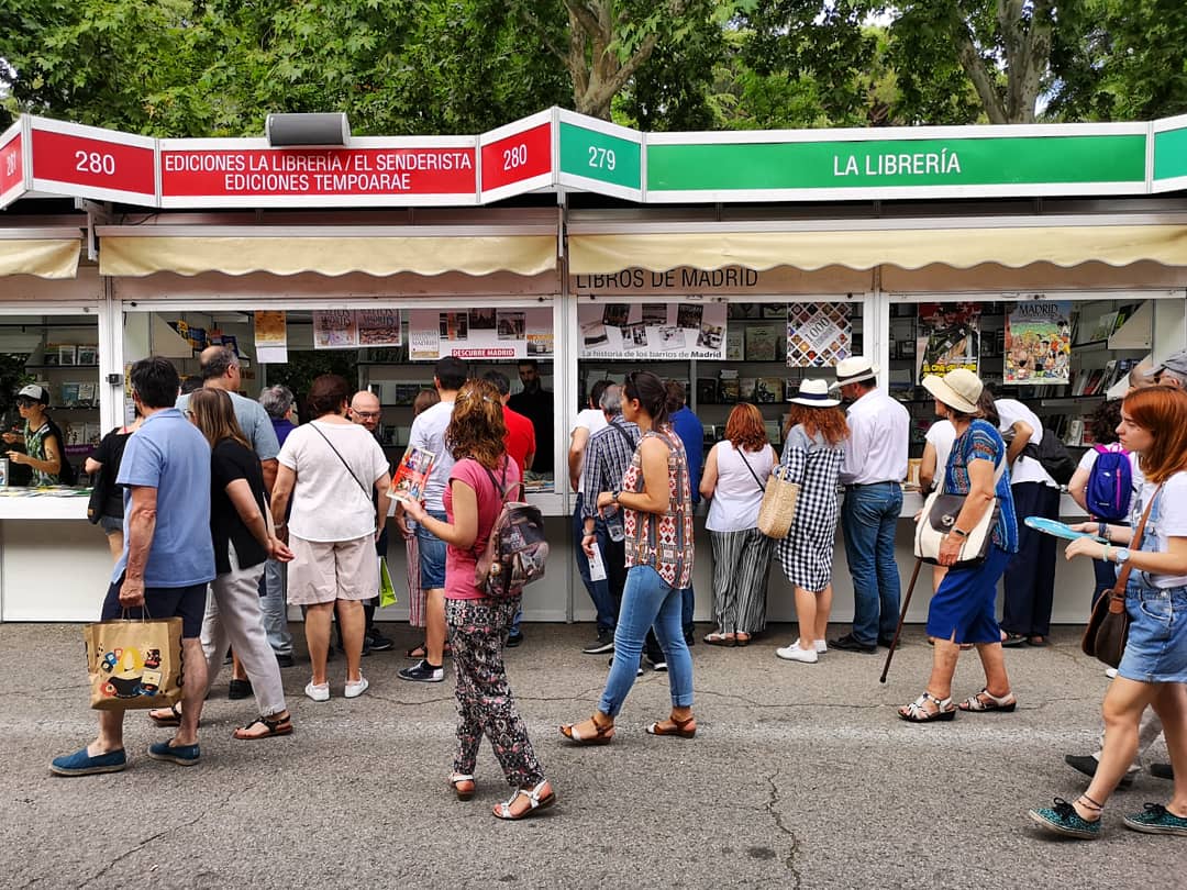 lalibreria's tweet photo. ¡Este viernes comienza la @FLMadrid y , por supuesto, allí estaremos con cientos de libros sobre #Madird!
¡Este años os esperamos en las casetas 356 y 357, las más castizas y madrileñas de toda la feria!

#madrid #libros https://t.co/fB0qjlmrxj