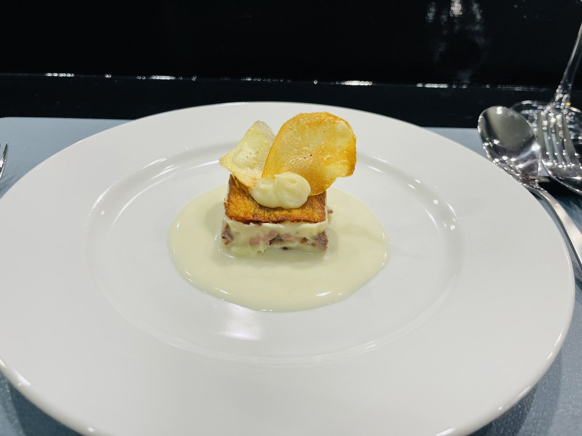 anan_nene's tweet photo. オシャレなポテトサラダが感動的に美味しかった🤩✨
お店もシックな感じで落ち着いた空間でした♥️

ポケカ仲間の男の子をお連れしたのですが
彼も喜んでいました☺️

クラファンまだまだ挑戦中‼️
https://t.co/iNo6HPNxUK

よろしくお願いします‼️✨
美味しいよ‼️‼️

#クラウドファンディング #挑戦 https://t.co/7Fidcbwsyb
