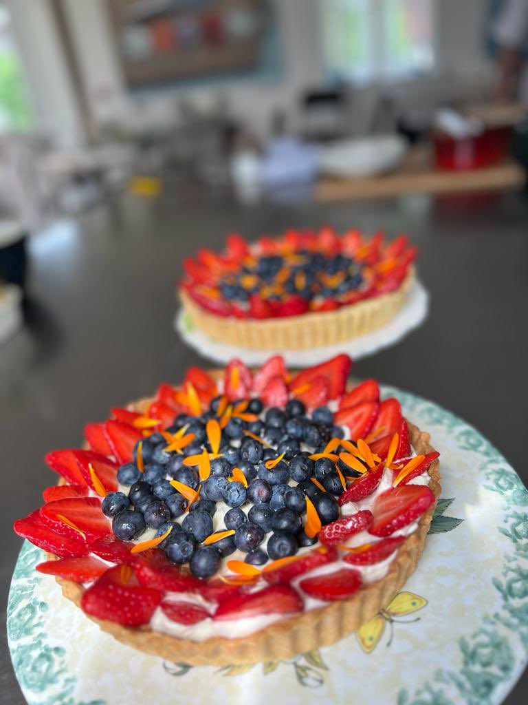 Cfulvio's tweet image. Summer berry tart in yesterday’s “Weekend Chef” cookery class! 🫐🍓🥧

Delicious! 👌

#WeekendChef #CookeryClass #BallyknockenCookerySchool #Wicklow #Tart