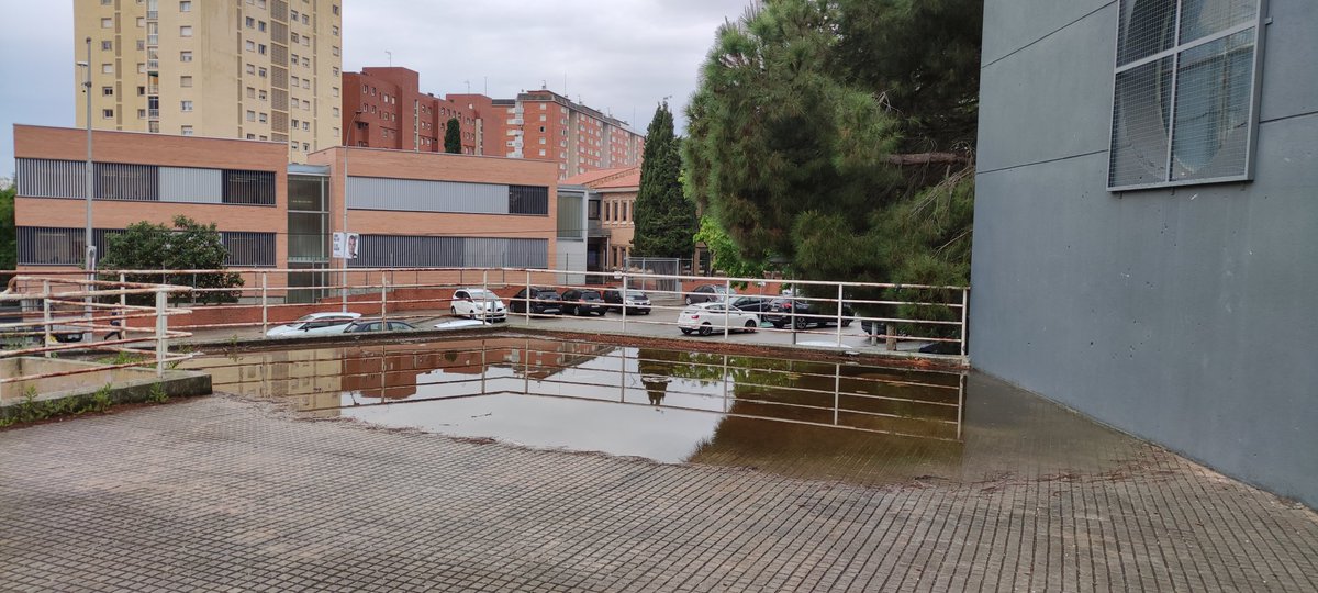 mampel_ramon's tweet photo. Aquí hi ha més aigua que el Llac Petit! Quan ho arreglarem això @ajterrassa https://t.co/W2sNIOAL2b