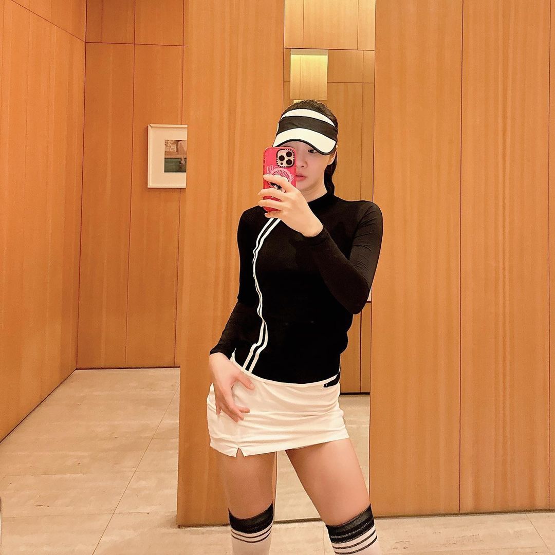 They say golf is like life.  Don't trust them.  Golf is more complicated than that.😂 #Golf <a href="/mina_23325/">Mi na</a>