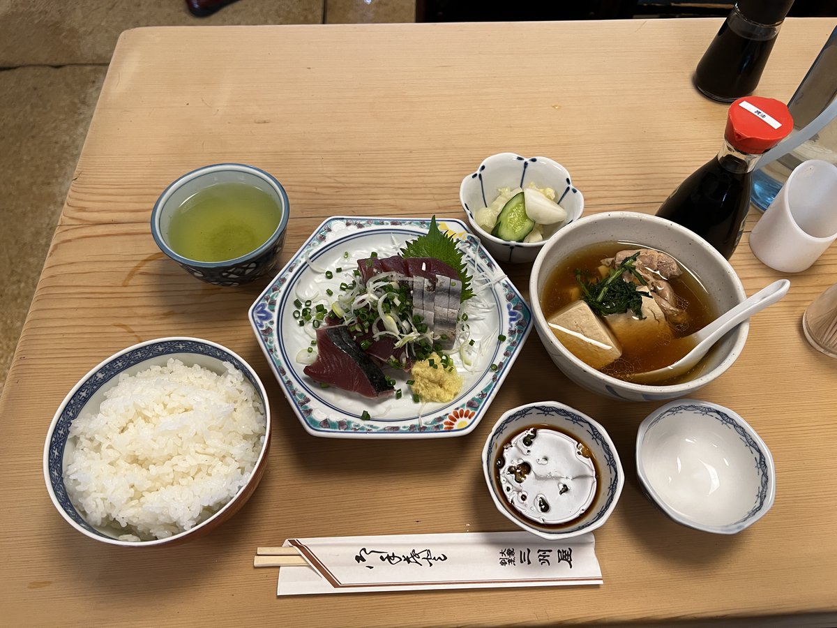 797binbo's tweet photo. #銀座 #ginza #tokyo
#三州屋 #sanshuya
鰹タタキ定食(鳥スープ付)と山カケまぐろ
臭みなくもっちりとした極厚の鰹がヤバ美味い。
#ランチ #昼飯 #定食 #かつお #SetMeal
#LegitSashimi #FreshBonito #FreshTuna https://t.co/OKsZ2cYCbf