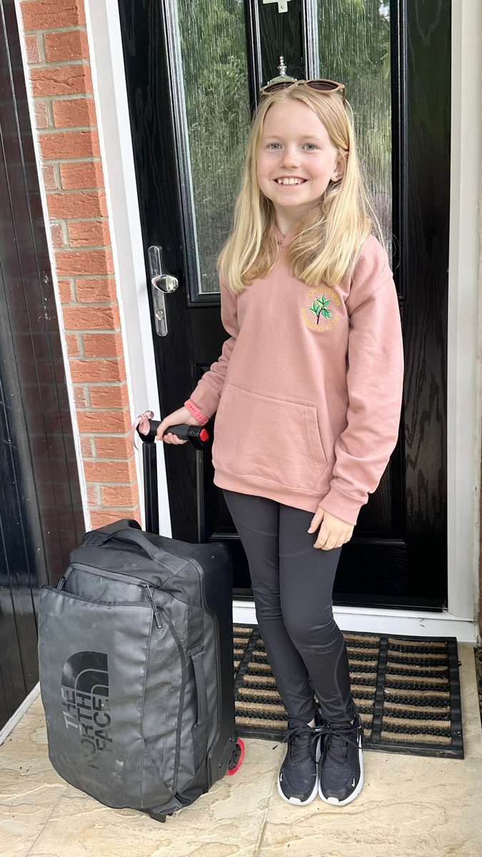 Lily’s on her way! Have an amazing time <a href="/IC_SchJourney/">School Journey</a> <a href="/IvyChimneys/">Ivy Chimneys Primary</a> 🤍☀️☀️