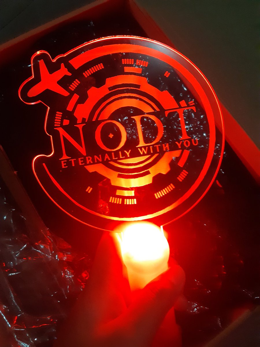 trisshyonfire's tweet photo. Hello. I'm thinking of selling this na. RFS: fall out love. Eme 😀
Ito lang kasi ung mejo wala akong sparks kasi di ko nagamit nung concert. 2 weeks after na con na kasi to dumating 😢.50/50 pa feelings ko pero if there's someone na interested dm me. Same price ko din ibigay. 💜 https://t.co/eWaqUhs6hx