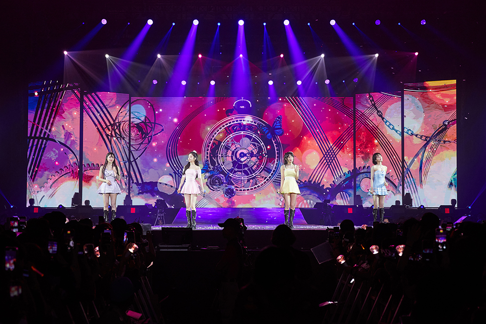 SMTOWNGLOBAL's tweet photo. 레드벨벳, 인도네시아 첫 단독 콘서트도 전석 매진 성황!
2023 글로벌 투어 순항! 아시아 찍고 유럽으로 간다!

Red Velvet successfully wrap up the sold-out concert in Indonesia! 
Continues their ‘2023 Global Tour’ to Europe after Asia!

https://t.co/33jKXCbt0e

#RedVelvet #레드벨벳 
#RtoV #Indonesia
#RedVelvet4thConcert_RtoV_in_JKT