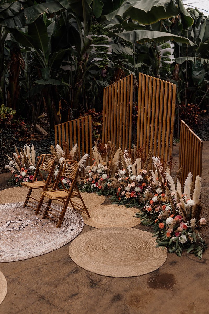 Loved designing this #ceremonydecor for a #retrowedding with a boho twist 

licandroweddings.com 

#licandroweddings #weddingplanner #bohowedding #ceremony #wedding #tenerife #weddingplannerlife 

<a href="/puntadellomo/">Finca Punta del Lomo</a>